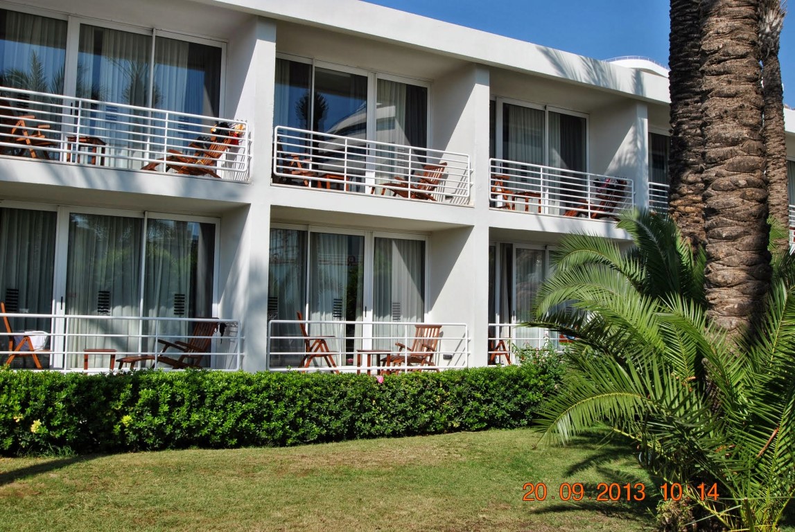 imagini hotel TITANIC LARA